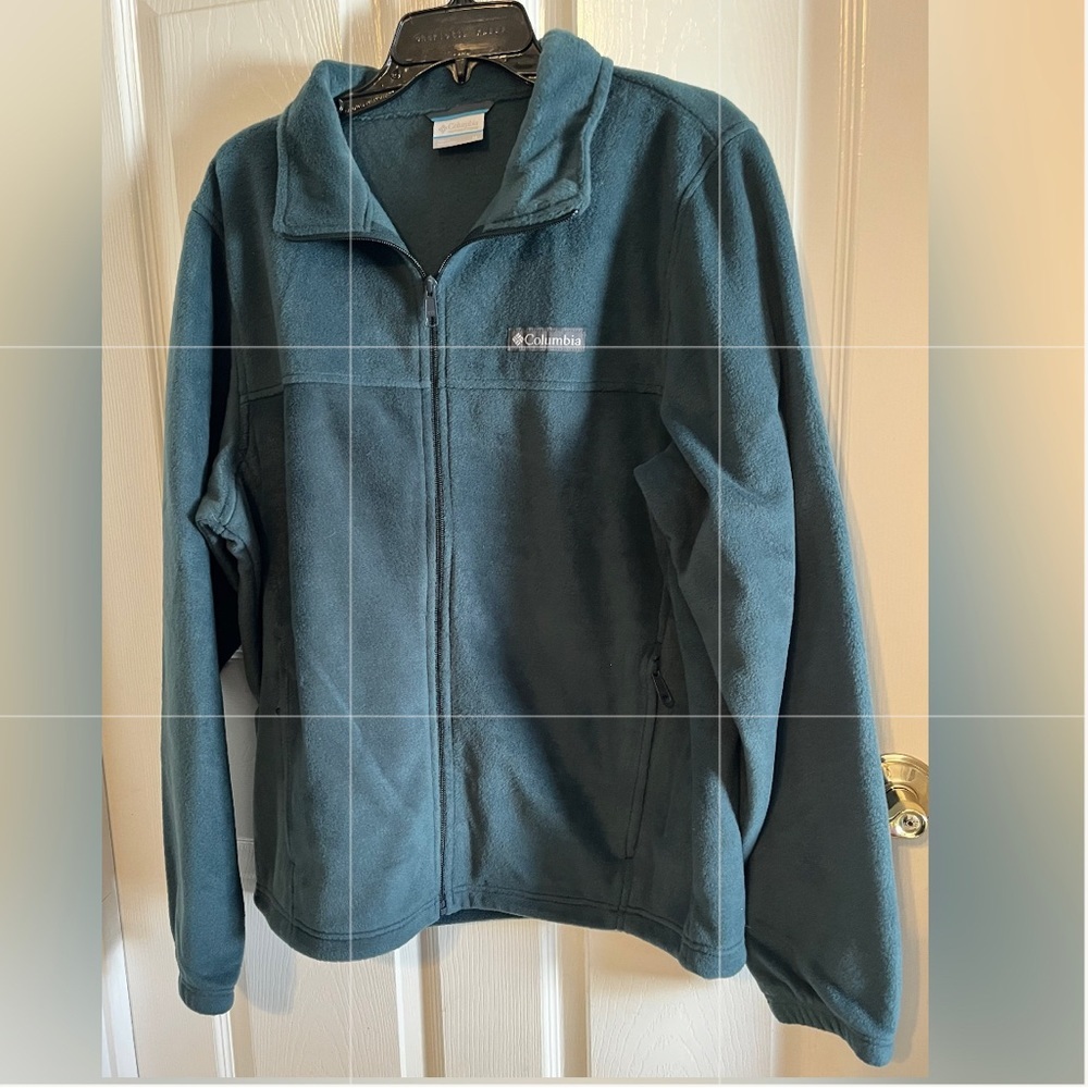 Columbia green fleece jacket for men‎ size Medium
EUC 
No visible flaws